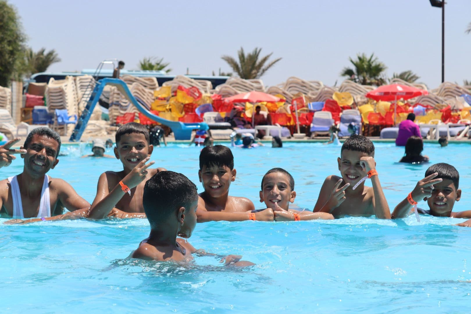 رحلة ترفيهية لأطفال كافل اليتيم إلى الملاهي المائية لتعزيز روح الفرح والتضامن 🎉💧 - 2